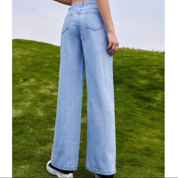 Women’s Solid Light Denim Straight Jeans - Picture 2 of 6